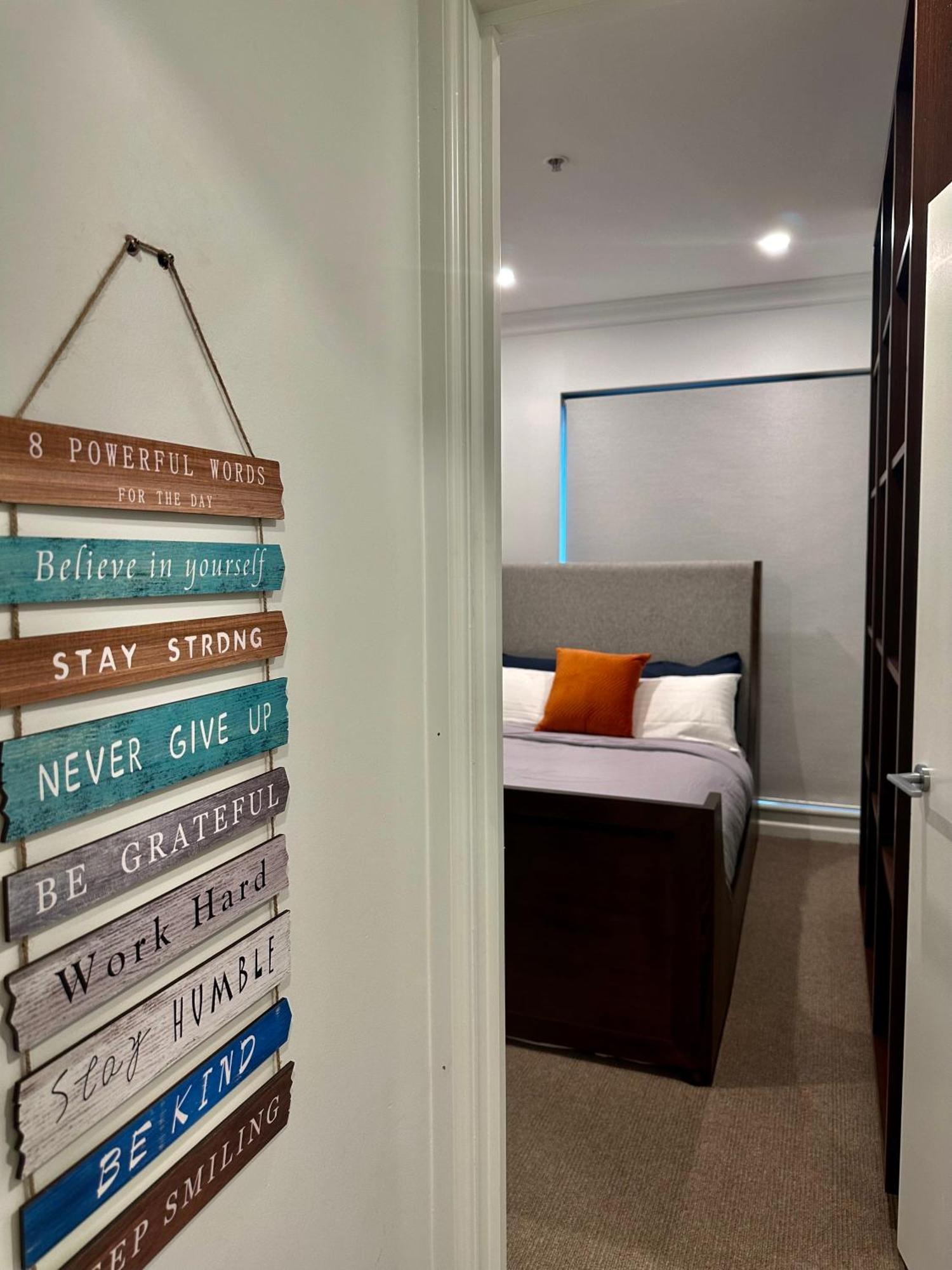 Private 1 Bed Accom With Bathroom In A 3 Bed Apartment - Melb Cbd, Regency Towers - Free Parking, Wifi And Pool Melbourne Exterior foto